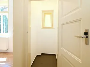 Pronájem bytu 1+kk, Praha - Smíchov, Na Březince, 30 m2