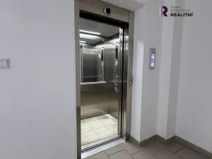 Pronájem kanceláře, Karlovy Vary, T. G. Masaryka, 110 m2