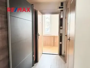 Pronájem bytu 2+kk, Praha - Střížkov, Roudnická, 43 m2