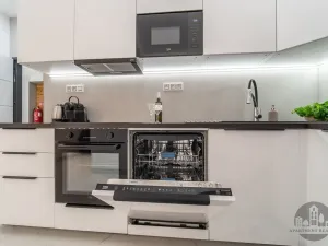 Pronájem bytu 2+kk, Praha - Karlín, Sokolovská, 40 m2