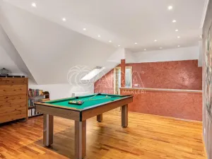 Prodej rodinného domu, Praha - Kolovraty, V louce, 495 m2