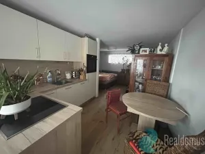 Prodej bytu 2+1, Chvalovice, 78 m2