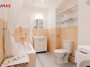 Pronájem bytu 2+kk, Karlovy Vary, K. Čapka, 48 m2