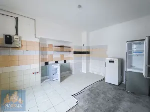 Pronájem výrobních prostor, Hostomice, Tyršovo náměstí, 220 m2