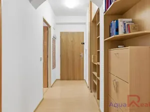 Prodej bytu 2+kk, Karlovy Vary, nám. V. Řezáče, 68 m2