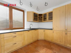 Prodej rodinného domu, Bánov, 197 m2