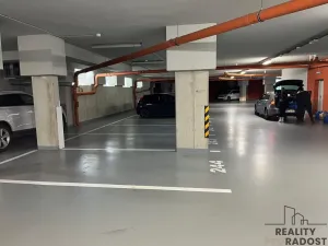 Pronájem garážového stání, Olomouc, Edmunda Husserla, 15 m2