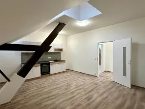 Pronájem bytu 3+kk, Cheb, náměstí Krále Jiřího z Poděbrad, 70 m2