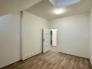 Pronájem bytu 3+kk, Cheb, náměstí Krále Jiřího z Poděbrad, 70 m2