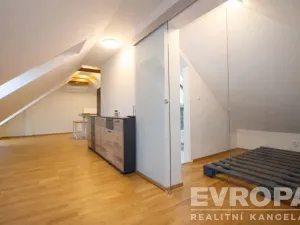 Pronájem bytu 2+kk, Praha - Suchdol, Budyňská, 50 m2