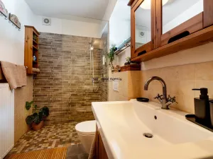 Prodej ubytování, Sedlec - Malé Chrášťany, 1420 m2