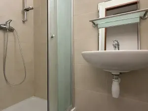 Pronájem obchodního prostoru, Hradec Králové, Vlčkovická, 700 m2