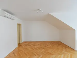 Pronájem bytu 2+kk, Praha - Vršovice, Bulharská, 72 m2
