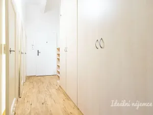 Pronájem bytu 1+kk, Praha - Strašnice, Černokostelecká, 32 m2