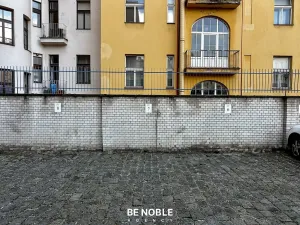 Pronájem garážového stání, Praha - Vinohrady, Moravská, 20 m2