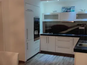 Pronájem bytu 2+1, Cheb, Vrchlického, 68 m2