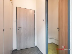 Pronájem kanceláře, Hradec Králové - Pražské Předměstí, Gočárova třída, 24 m2