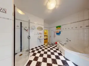 Prodej bytu 3+1, Karlovy Vary, Foersterova, 97 m2