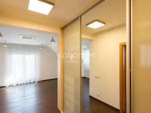 Pronájem vily, Praha - Nebušice, 335 m2