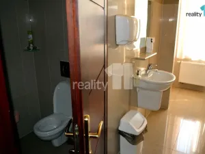 Pronájem kanceláře, Karlovy Vary - Dvory, Chebská, 21 m2
