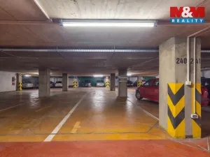 Pronájem garážového stání, Praha, Trnkovo náměstí, 16 m2