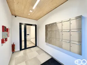 Pronájem bytu 1+kk, Praha, Ujgurská, 41 m2