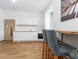 Prodej bytu 2+kk, Studená, nám. Sv. J. Nepomuckého, 51 m2