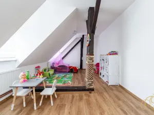 Prodej bytu 3+kk, Studená, nám. Sv. J. Nepomuckého, 117 m2