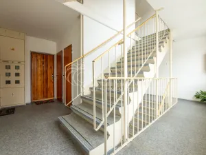 Prodej bytu 1+kk, Praha - Prosek, Lovosická, 34 m2