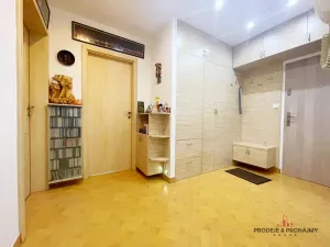 Prodej bytu 2+1, Karlovy Vary, Gagarinova, 64 m2