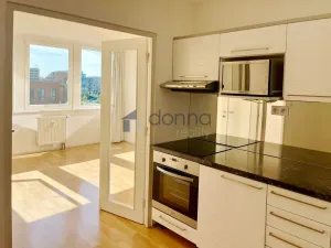 Pronájem bytu 2+1, Praha, Molákova, 42 m2