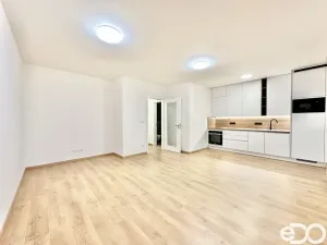 Pronájem bytu 1+kk, Praha, Zlochova, 36 m2