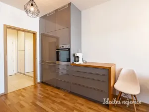 Pronájem bytu 2+kk, Praha - Strašnice, Zvěřinova, 68 m2
