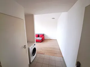 Pronájem bytu 1+kk, Praha - Vysočany, U vinných sklepů, 30 m2