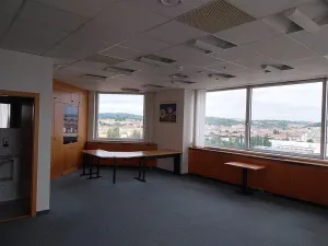 Pronájem kanceláře, Brno, Heršpická, 380 m2