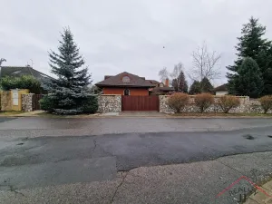 Prodej rodinného domu, Ohrobec, 590 m2