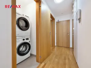 Pronájem bytu 2+kk, Praha - Žižkov, Ke kapslovně, 64 m2