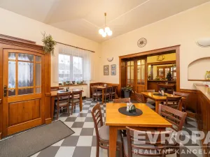 Prodej komerční nemovitosti, Hořice, náměstí Jiřího z Poděbrad, 330 m2