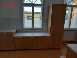 Pronájem vily, Perštejn, 700 m2