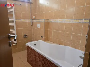 Pronájem bytu 2+kk, Karlovy Vary, Na Vyhlídce, 52 m2