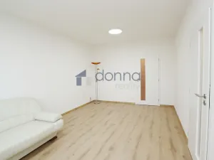 Pronájem bytu 3+1, Praha, Jahodová, 80 m2