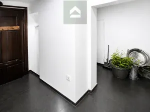 Pronájem obchodního prostoru, Plzeň - Jižní Předměstí, náměstí T. G. Masaryka, 40 m2