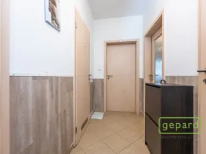 Pronájem bytu 2+kk, Praha, Chlebovická, 53 m2