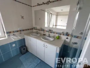 Prodej komerční nemovitosti, Uhlířské Janovice, Kolínská, 495 m2