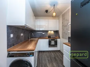 Pronájem bytu 2+kk, Praha, Augustinova, 46 m2