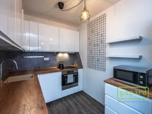 Pronájem bytu 2+kk, Praha, Augustinova, 46 m2