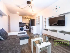 Pronájem bytu 2+kk, Praha, Augustinova, 46 m2