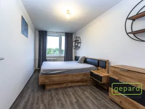 Pronájem bytu 2+kk, Praha, Augustinova, 46 m2