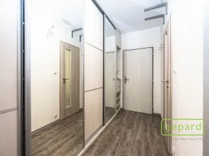 Pronájem bytu 2+kk, Praha, Augustinova, 46 m2