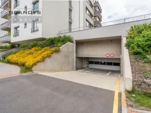 Prodej garážového stání, Praha - Hodkovičky, Šífařská, 13 m2